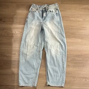 Women’s Light Blue Barrel Jeans